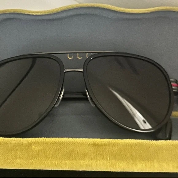Gucci Black Sunglasses - Picture 2 of 5